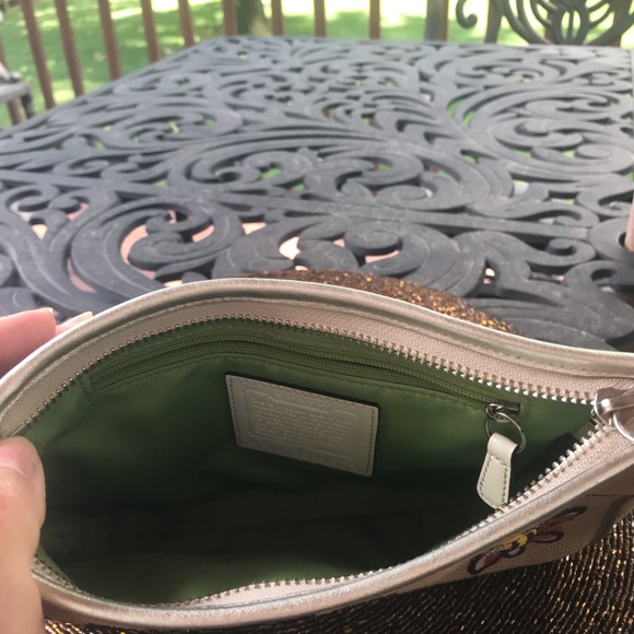 Coach small purse - Picture 3 of 4